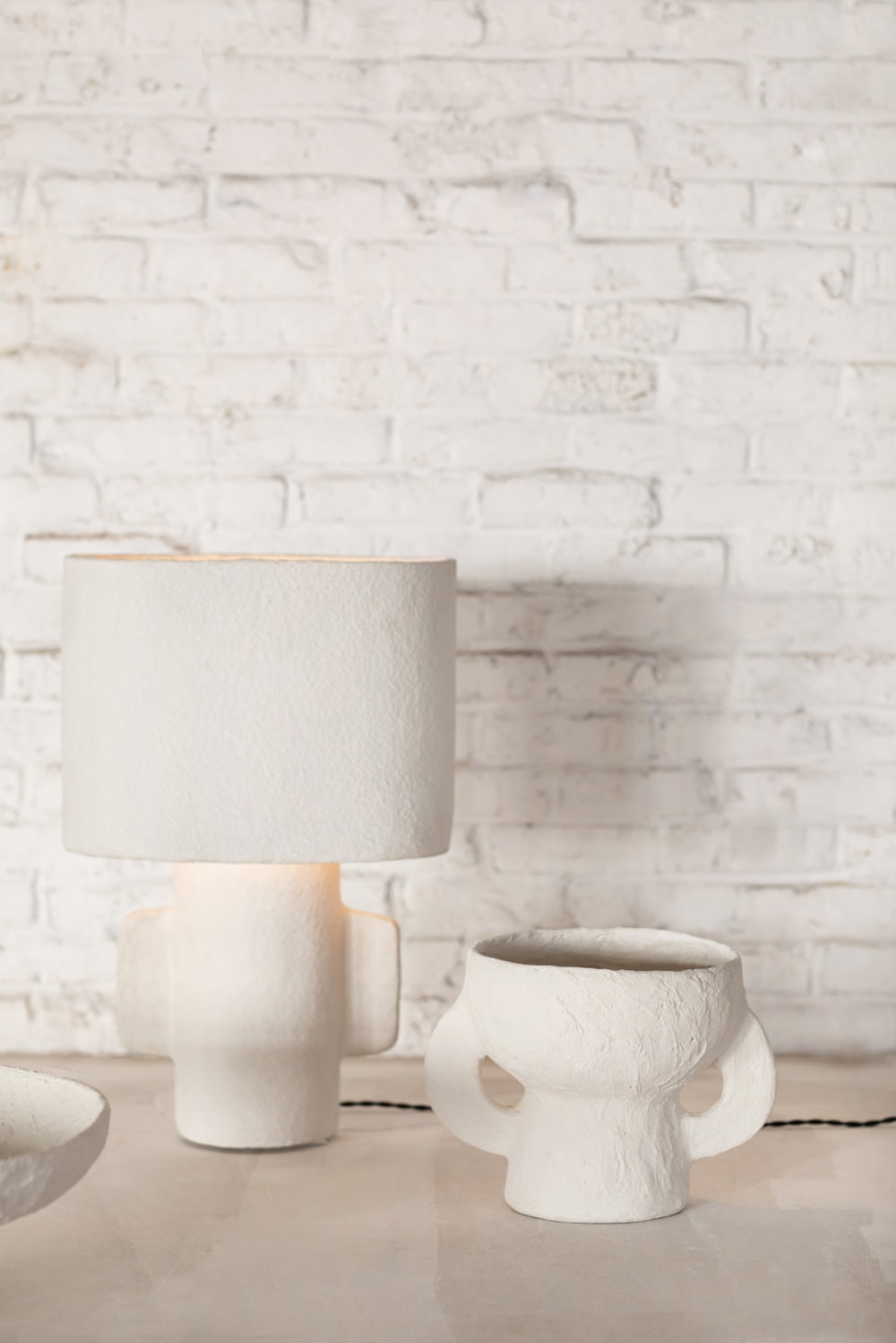 Vase Earth Small Paper Maché White (H22,5) von SERAX